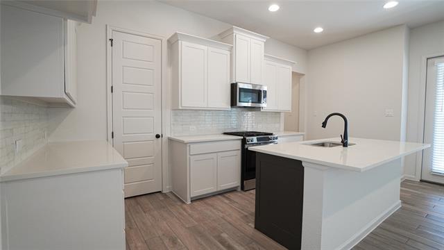 Building Photo - 4104 Hudson St