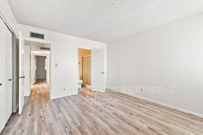 Building Photo - 2604 W Ellis Dr