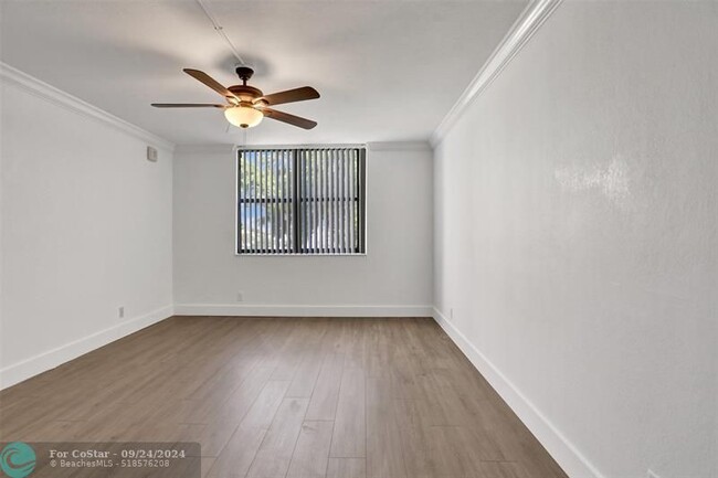 Building Photo - 105 Lake Emerald Dr