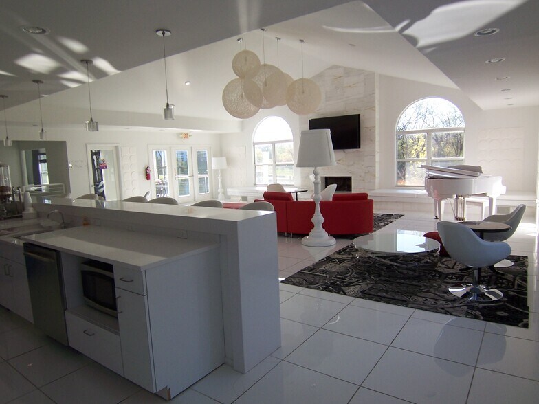 Building Photo - 111 Fieldcrest St