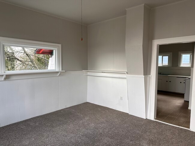 Building Photo - 256 4th St