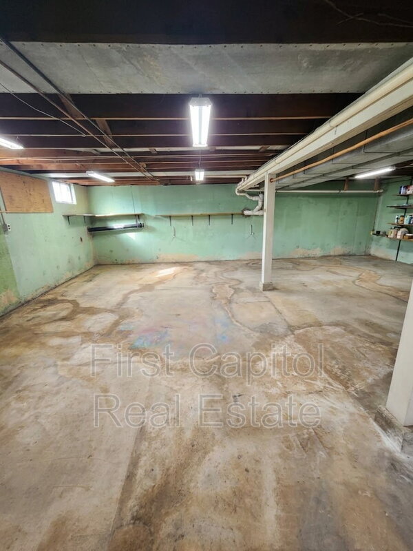 Building Photo - 755 York St