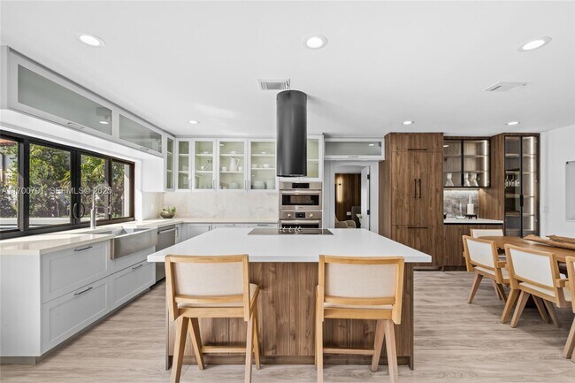 Building Photo - 116 W 1st Ct