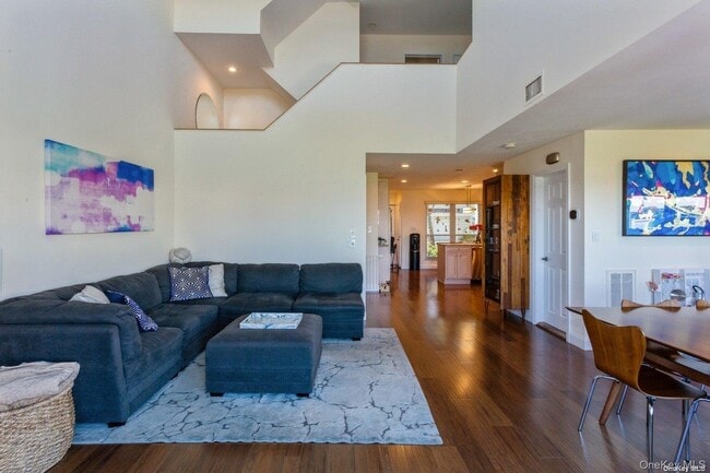 Building Photo - 100 Baker Ct