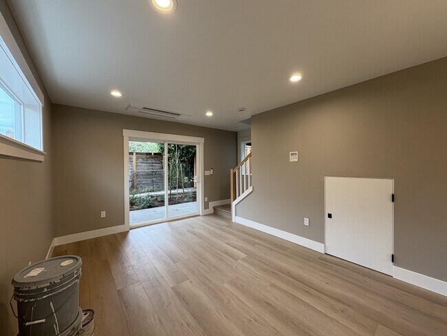 Building Photo - 6960 NE 18th Ave