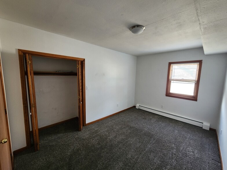 Building Photo - 31 Elm St