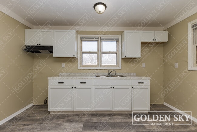 Building Photo - 2125 E Harvard Ave