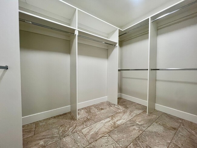 Building Photo - AVAILABLE NOW! 2 Bedroom / 2 Bathroom Cond...