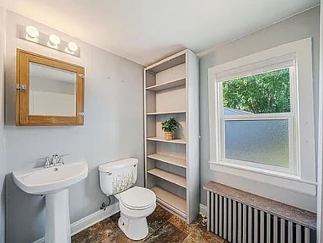 Building Photo - 2 Bed, 1 Bath Single Family Home