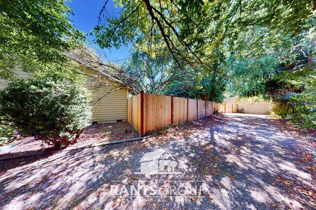 Building Photo - Lovingly cared for 3-bedroom, 1.75-bath ra...