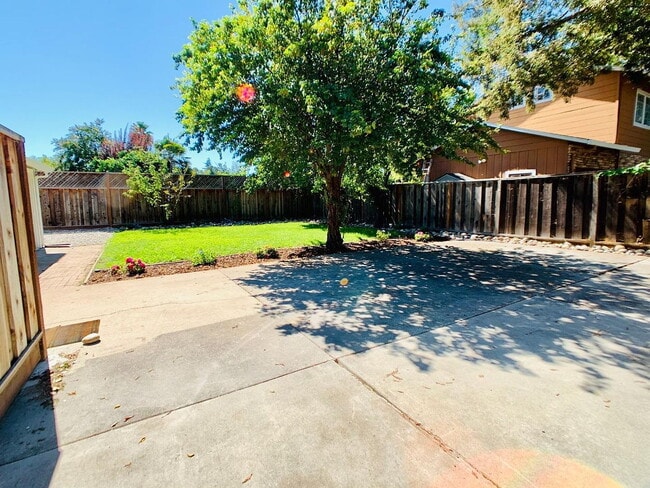 Building Photo - 3-Bed Sanctuary with 2 Baths in the Heart of Campbell - 2089 Sq Ft of Comfort!"