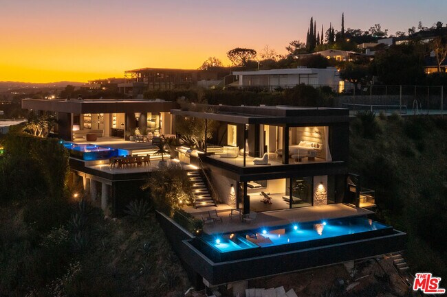 Building Photo - 1616 Blue Jay Way