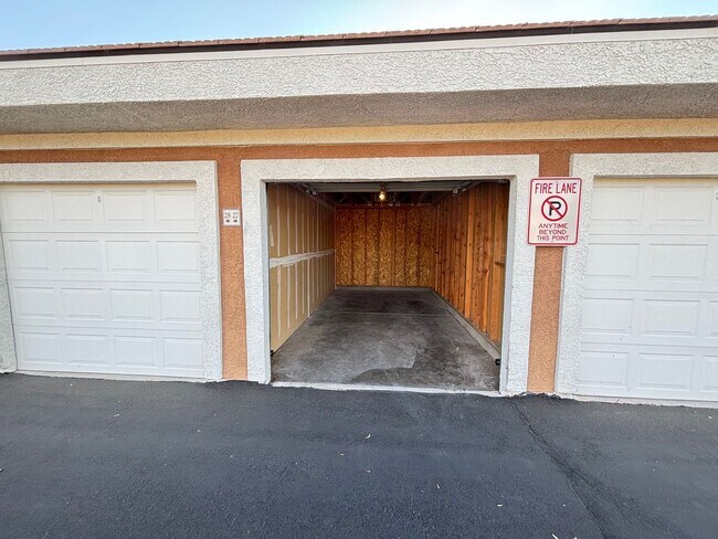 Building Photo - Beautiful 2Bed/2Bath Condo located in the ...