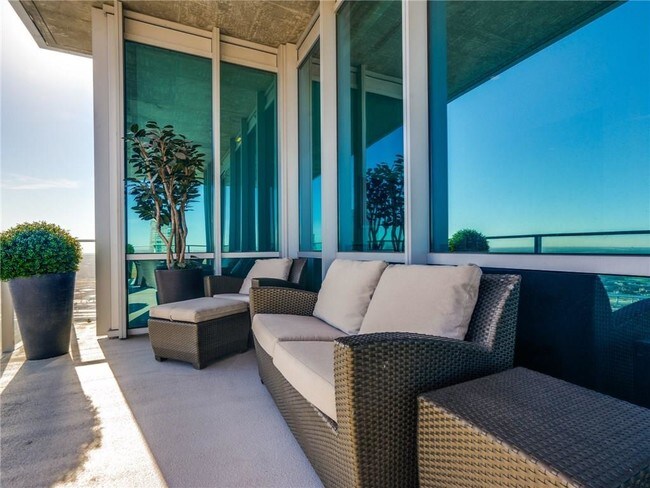 Building Photo - 1301 Throckmorton St