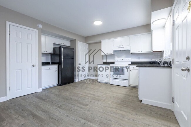 Building Photo - 5814 N Meadows Blvd