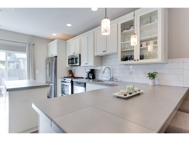 Building Photo - Incredible 2 Bed 1.5 Bath + Den  in N Portland near Peninsula Park! A/C and More!