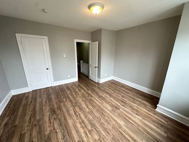 Building Photo - 440 W Fisher Ave