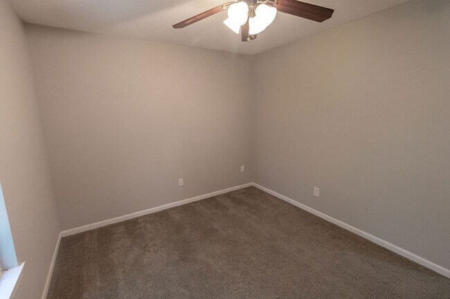 Building Photo - 5567-5569 Pinehurst Ln.