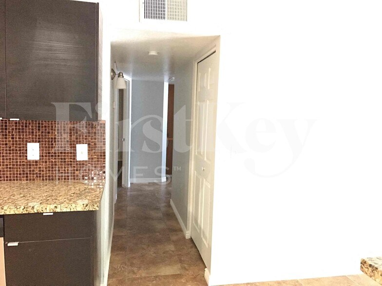 Building Photo - 2308 W Orchid Ln