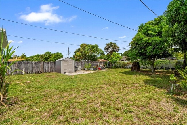 Building Photo - 2502 Funston St