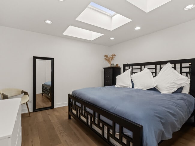 Building Photo - 1645 W School St