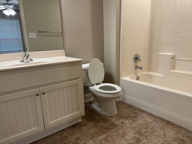 Building Photo - 273 Vining Way