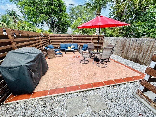 Building Photo - 601 N E St