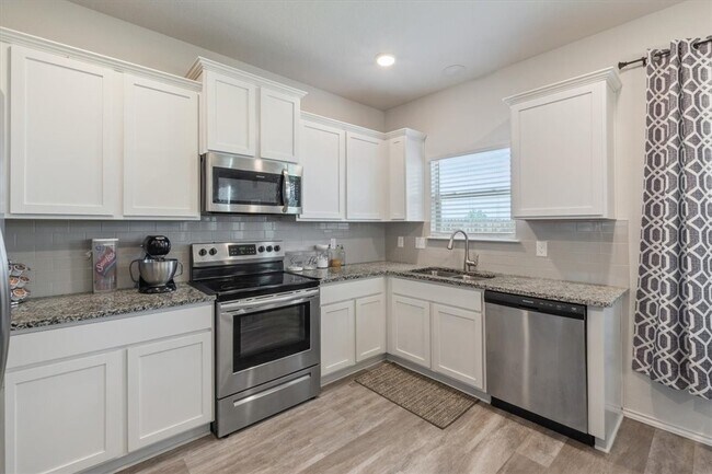 Kitchen - 3911 Brunswick Dr