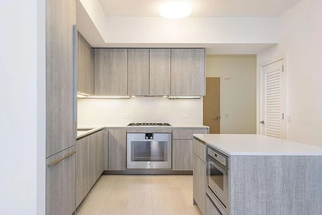 Building Photo - 333 Beale St