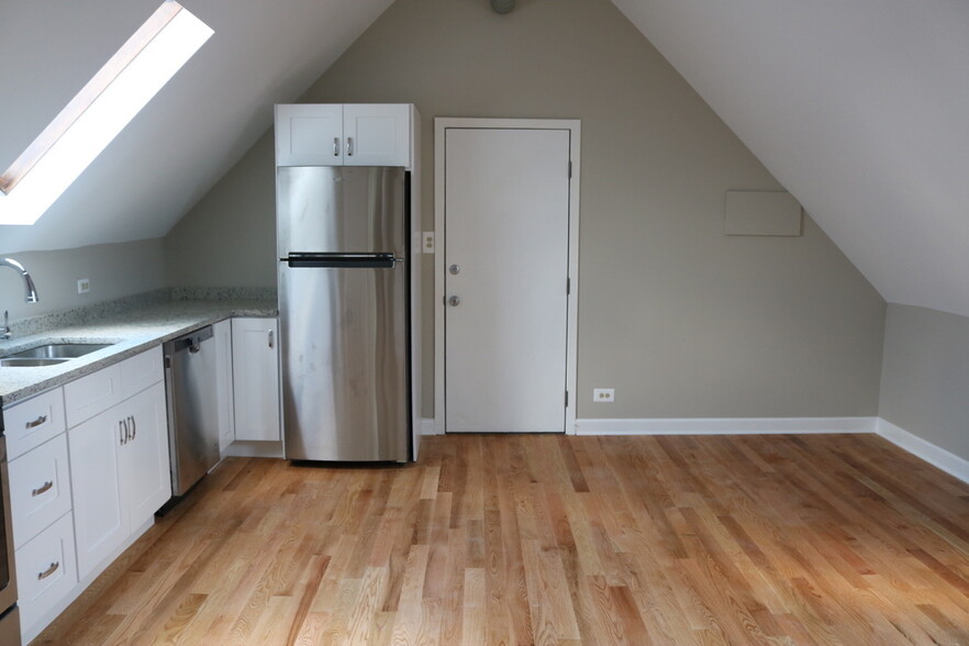 Kitchen - 939 W 34th St