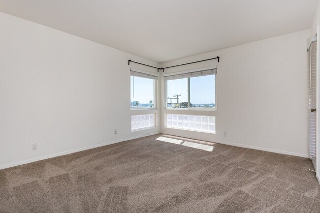 Building Photo - Mission Hills Condo with Stunning Views