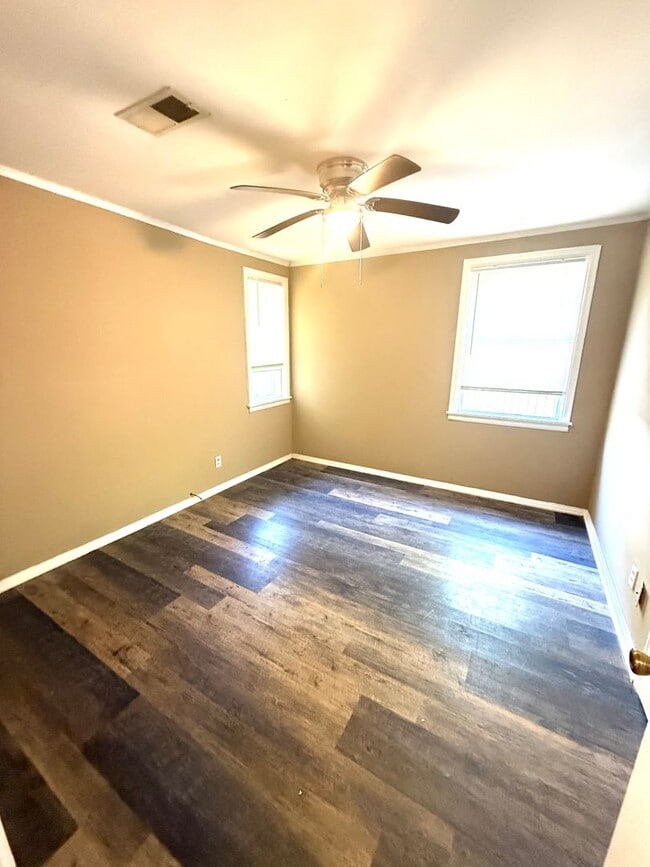 Building Photo - ** 3 bed 1 bath located close to downtown ** Call 334-366-9198 to schedule a self-showing