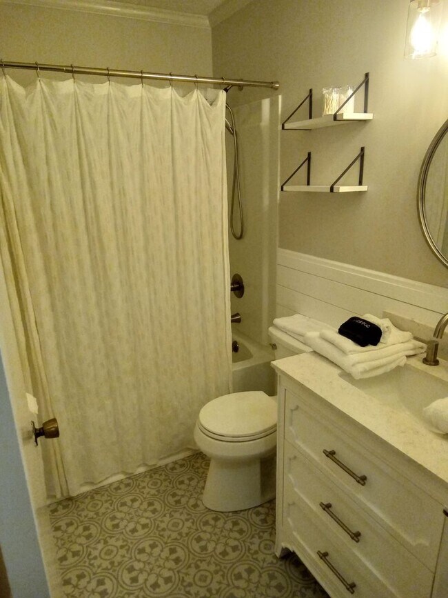 Building Photo - 4BR 3BA SFH with Full Finished Basement