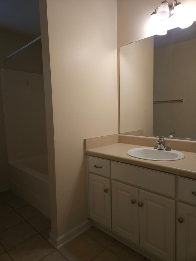 Building Photo - 219 Rainbow Falls