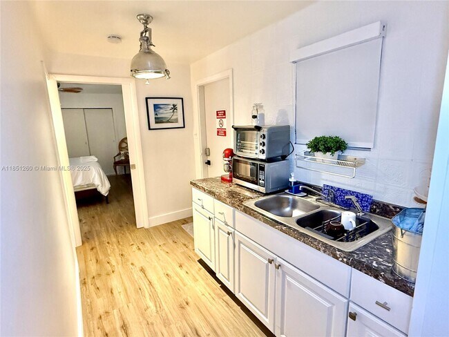 Building Photo - 3620 SW 105th Ct