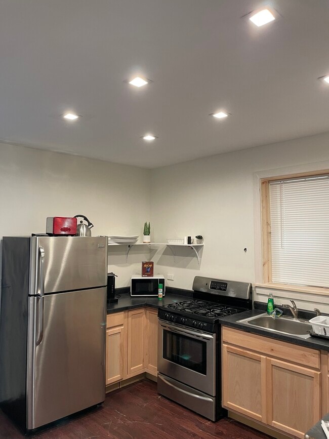 Building Photo - 2336 W 22nd Pl