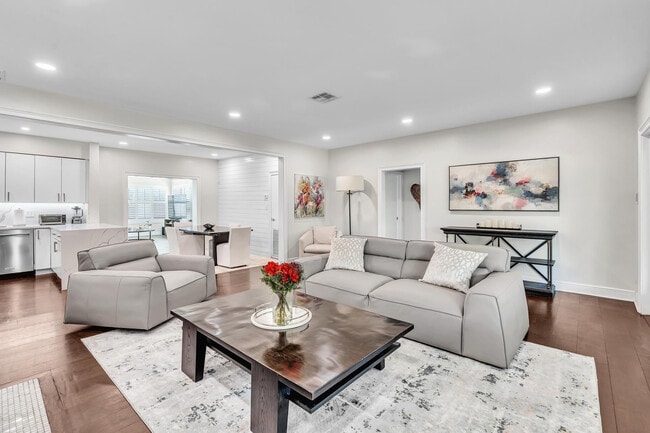 Building Photo - 746 NE 16th Terrace