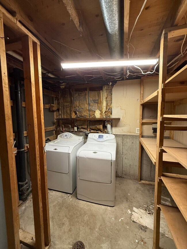 Building Photo - Single-Family Home In West Valley--Includes Fenced Yard!