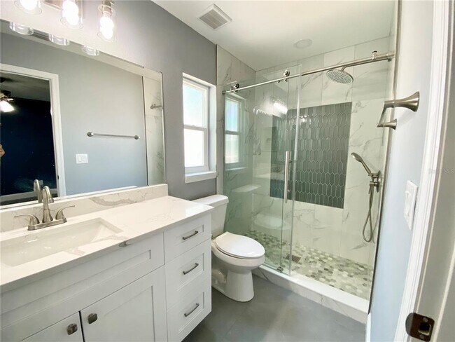 Building Photo - 8433 Somerset Dr