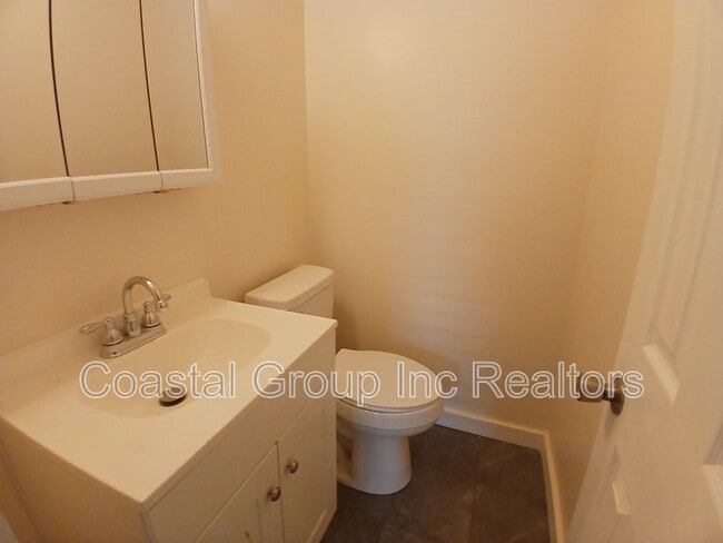 Building Photo - 220 57th St