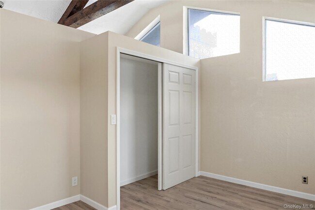 Building Photo - 378 Broadway