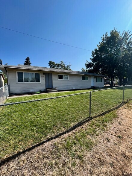 Building Photo - 2305 E Hartson Ave
