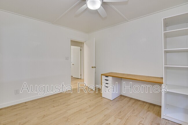 Building Photo - 3137 Edinburgh Dr