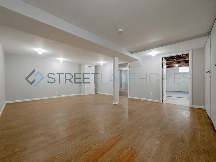 Building Photo - 1052 Renshaw Dr