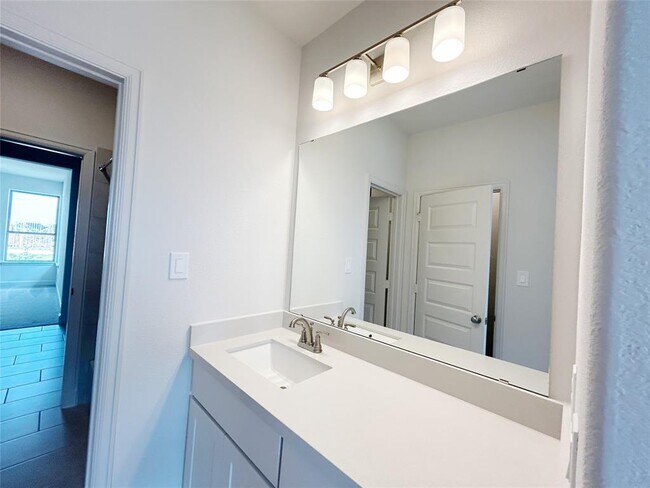 Building Photo - 5406 Holly Holw Ln