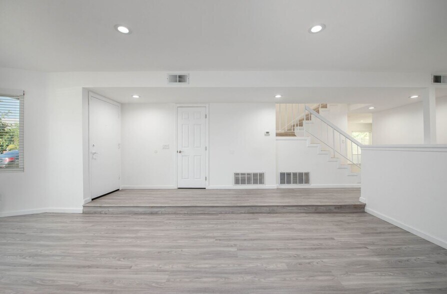 Building Photo - 20227 Elkwood St