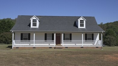 Building Photo - 3-bed, 2-bath house on 1.2 acres with stunning views of the mountains