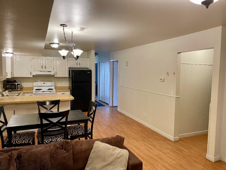 Building Photo - 1710 Hickory Ln