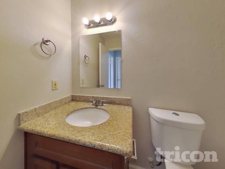 Building Photo - 619 E 24th St