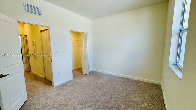 Building Photo - 2632 SE 27th Dr
